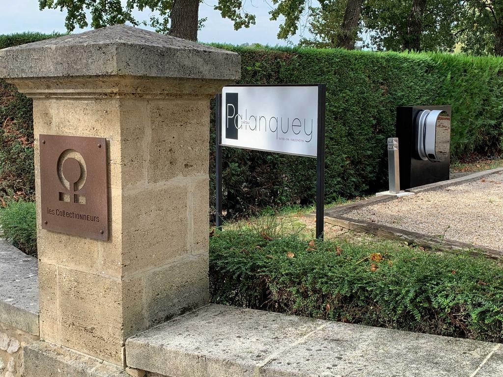 Une borne de chargement pour les Voiture electrique