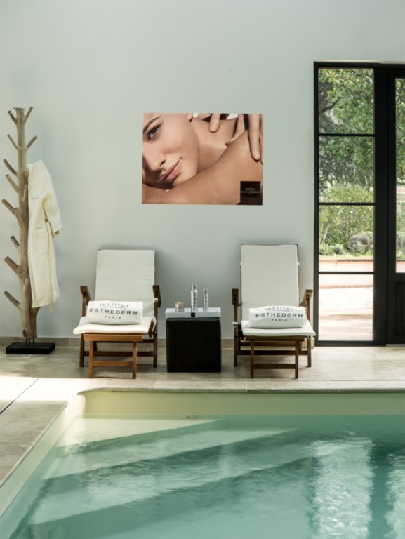 Piscine Interieure du Spa Esthederm Le Spa Esthederm château du Palanquey